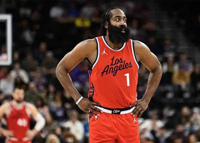 合同續簽存在嚴重差異！球隊的得分冠軍拒絕了7500萬的合同 而快船則不愿簽訂1.2億的合同